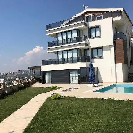 Oezel Havuzlu Ultra Lueks * Kuşadası