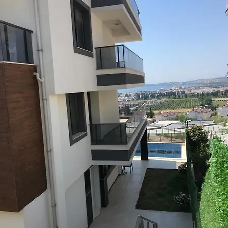 Oezel Havuzlu Ultra Lueks * Kuşadası